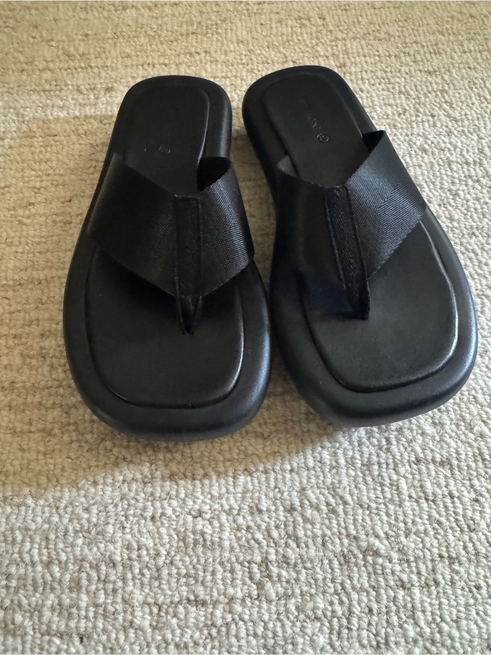 St Agni leather platform thong flip flop. Size 37 / 7 in black
